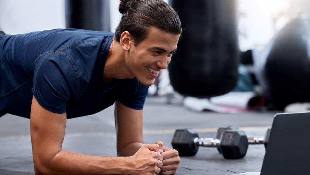Online fitness coaching can provide a very similar service to traditional personal training, though at a much more affordable cost, plus many other benefits.